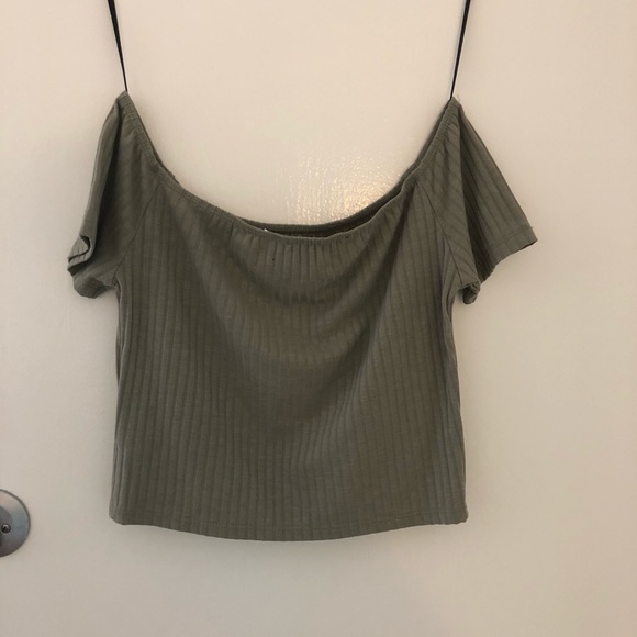 4/$35 AKIRA Chicago | Green Ribbed Crop Top - Picture 2 of 3